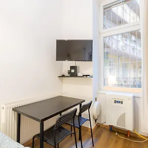 Nepszinhaz 16 Tiny Budapest